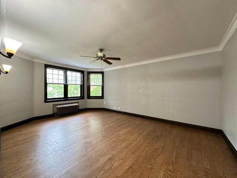 Building Photo - 4519 N Wolcott Ave