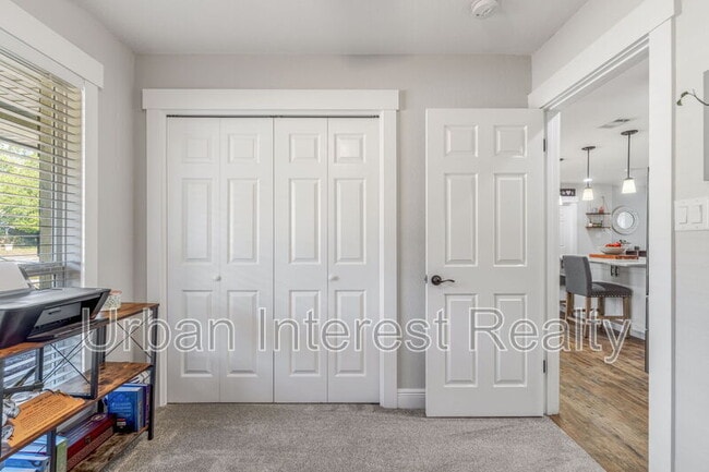 Building Photo - 708 Marcia Cir