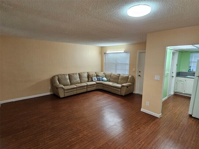 Building Photo - 580 Egret Dr