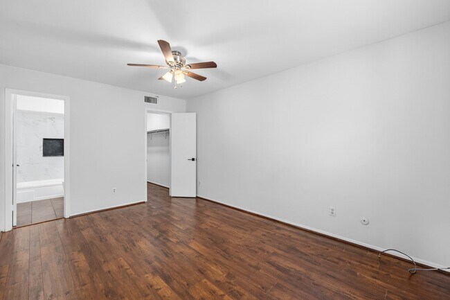 Building Photo - 5534 Beverly Hill St