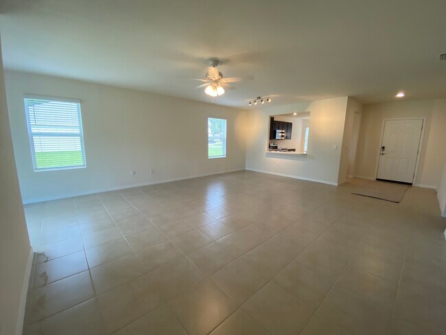 m - 636 SW 19th Ave