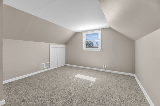 Building Photo - Colerain- Charming single-family home