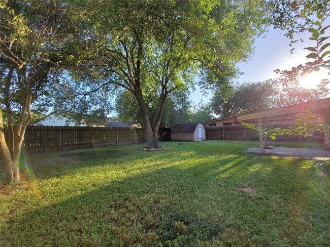 Building Photo - 16315 Thistleglen Dr