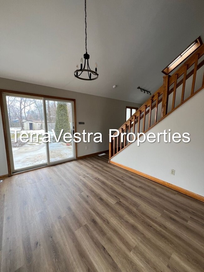 Building Photo - 1901 SE Blvd