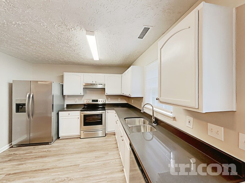 Building Photo - 5808 Brambleton Ave