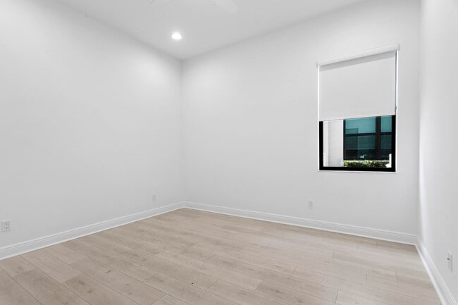 Building Photo - 13450 Artisan Cir