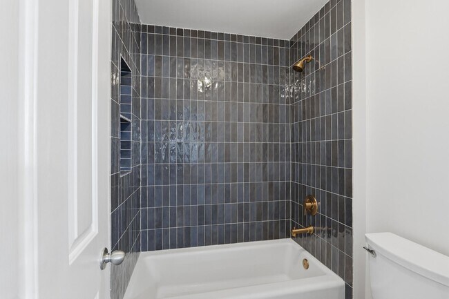 Building Photo - 5400 Park Ave