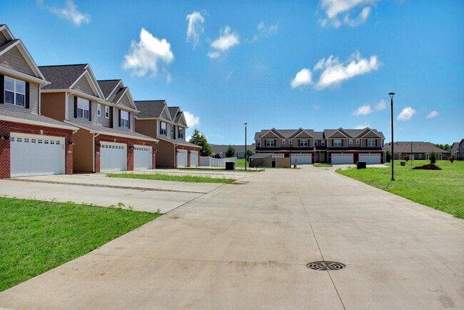 Building Photo - 1202 Heather Dr