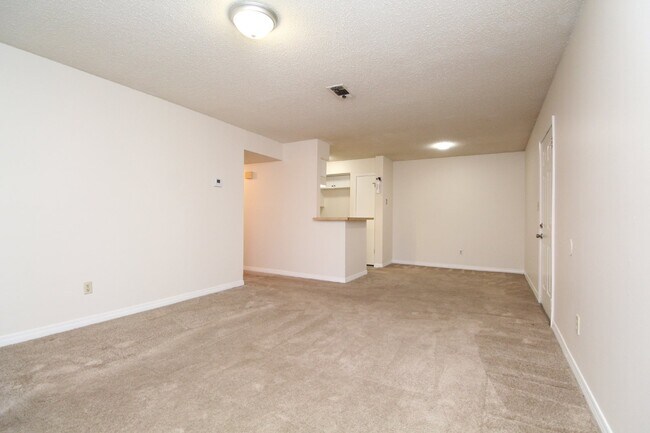 Building Photo - 2BR/2BA 1st-Floor Condo in West Pensacola ...