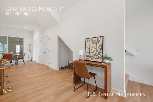 Building Photo - 1202 SW Des Moines St