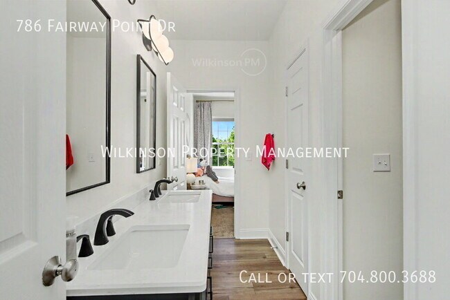 Building Photo - 786 Fairway Point Dr