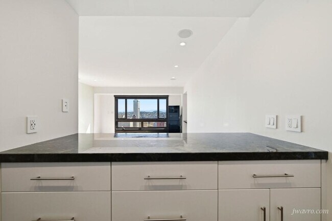 Building Photo - 1177 California St