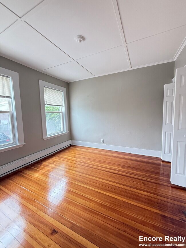 Building Photo - 6 Bowdoin Park