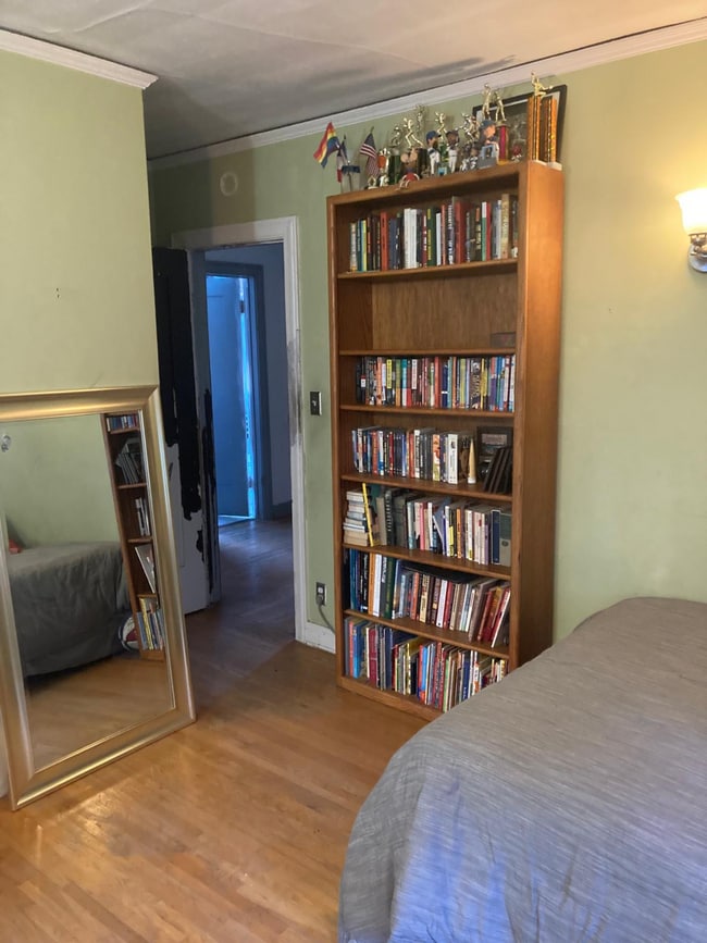 Building Photo - 1549 Rendall Pl