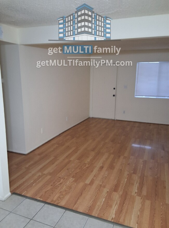 Building Photo - Bright & Cozy 1-Bedroom in Phoenix – Your ...