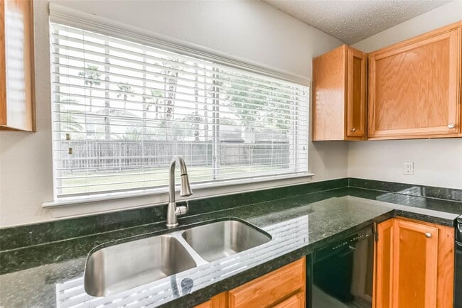 Building Photo - 9622 Oldenburg Ln