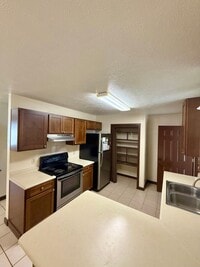 Building Photo - 3 Bedroom / 1 Bathroom Home Available in W...