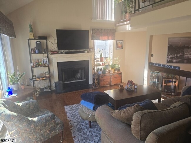 Building Photo - 90 Sycamore Ct