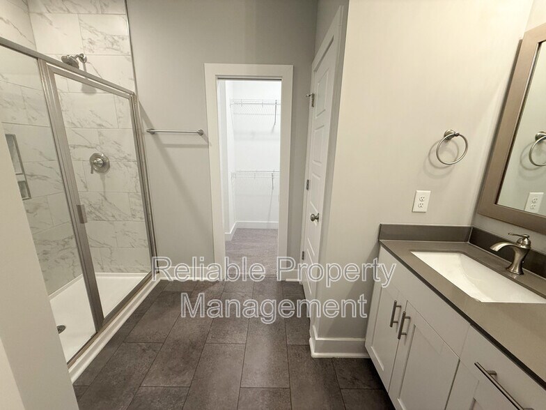 Building Photo - 14 S Laird Dr