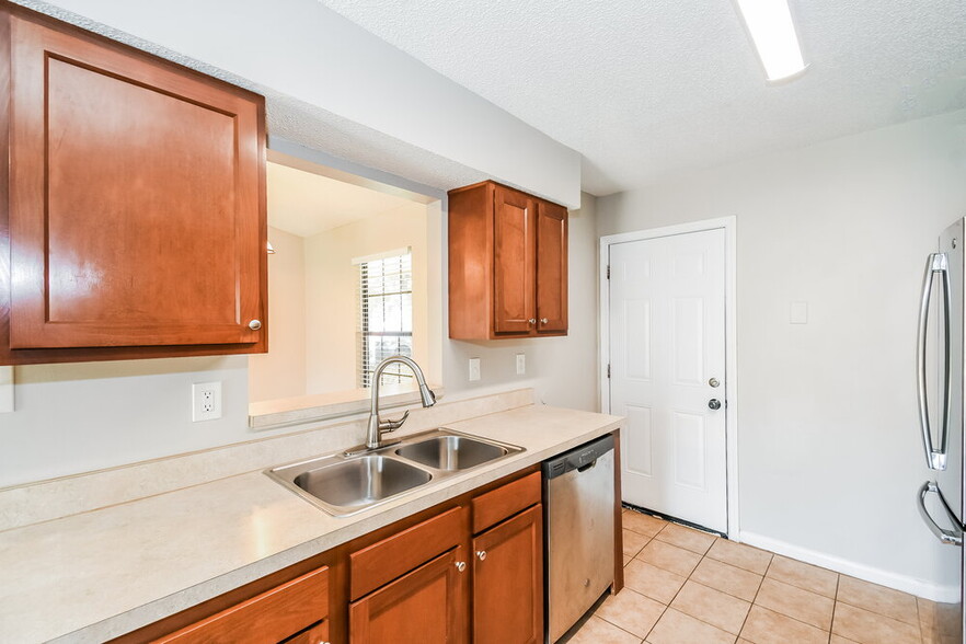 Building Photo - 1545 Kingfisher Blvd