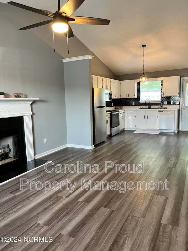 Building Photo - 1200 Peyton Cir