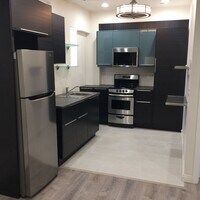 Building Photo - Updated centrally located 2 bedroom 1 bath