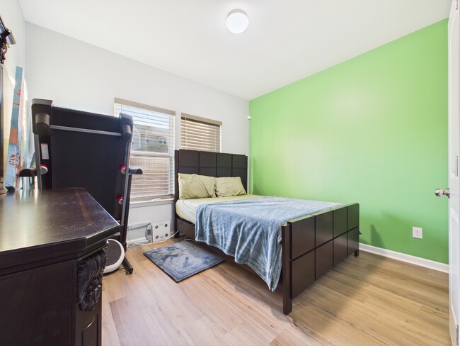 Building Photo - 4111 Stockbrook Dr