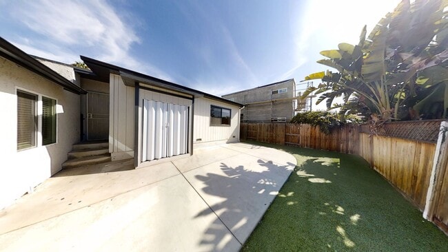 Building Photo - Newly Renovated (2022)! 7BD/3BA
