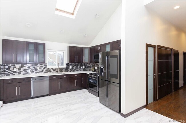 Building Photo - 428 E Harrison St