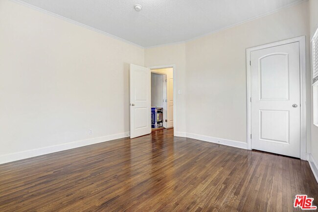 Building Photo - 1359 Cloverdale Ave