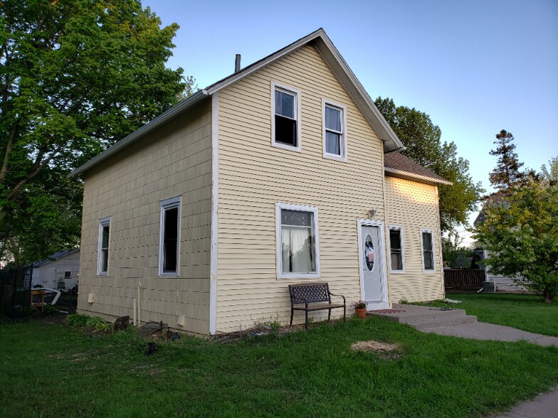 Building Photo - 110 SE 2nd Ave