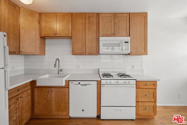 Building Photo - 2231 Laverna Ave