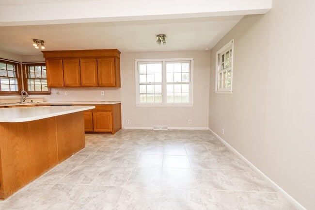 Building Photo - 1329 White House Blvd