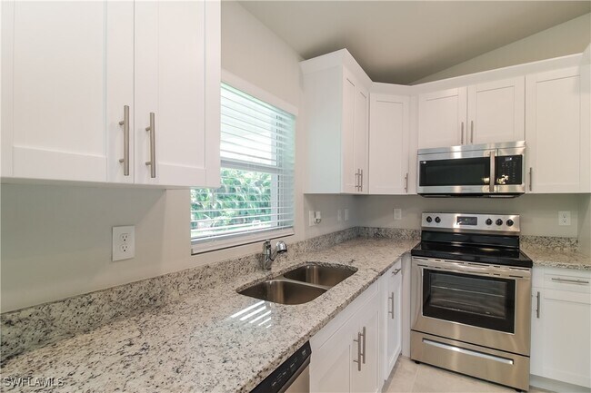 Building Photo - 5011 Beecher St