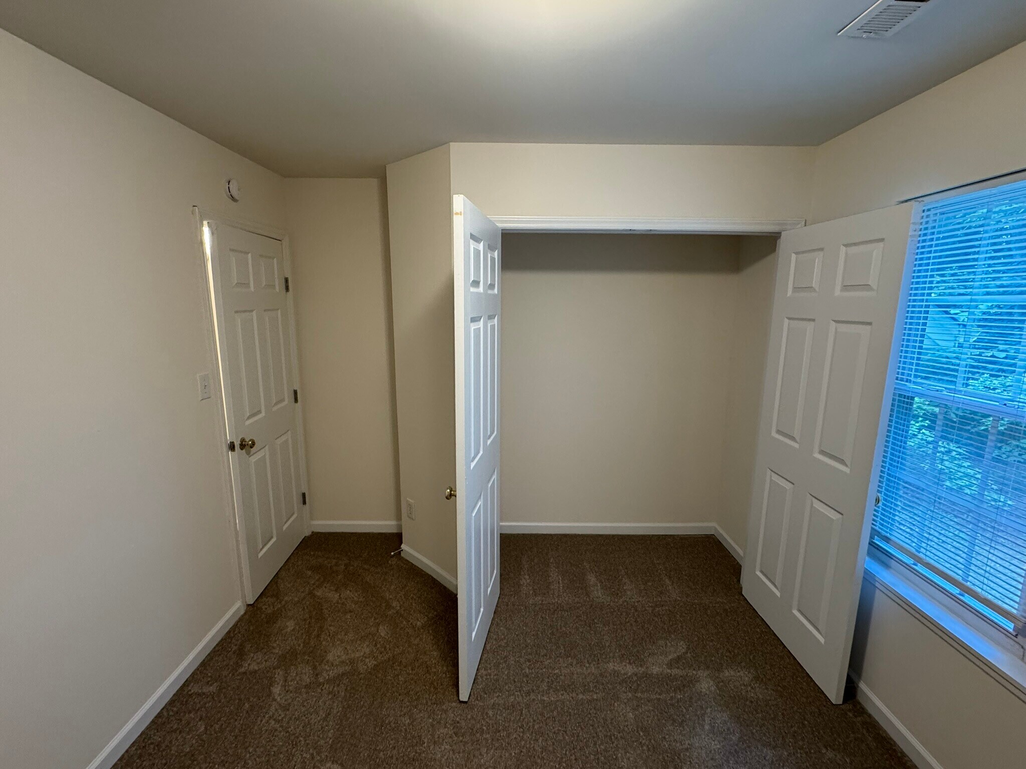 Building Photo - 6610 Cedar Cliff Dr