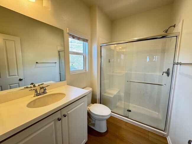 Building Photo - Beautiful 5Bd/3.5Ba Home in Cul-de-Sac in Riverside w/new Turf Back Yard and New Carpet!