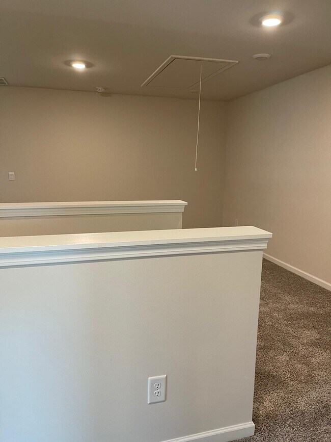 Building Photo - 1186 Arrowlake Rd