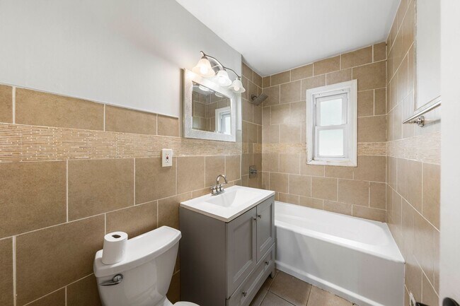 Building Photo - Spacious five bedroom home