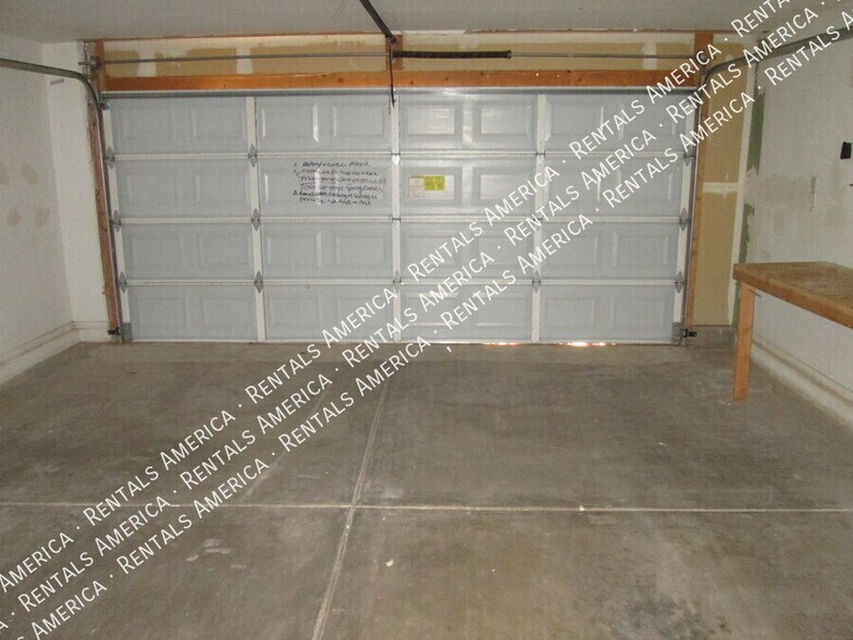 Building Photo - 144 S Mulberry St