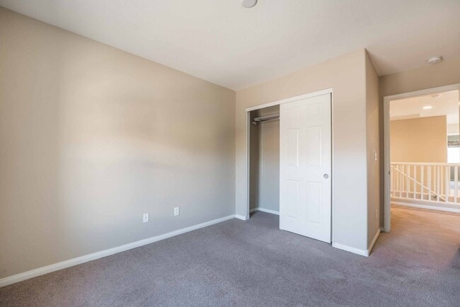 Building Photo - Stylish 3-Bedroom Home with Loft & Upgraded Kitchen!