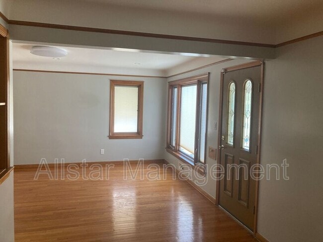 Building Photo - 9113 Outlook Dr