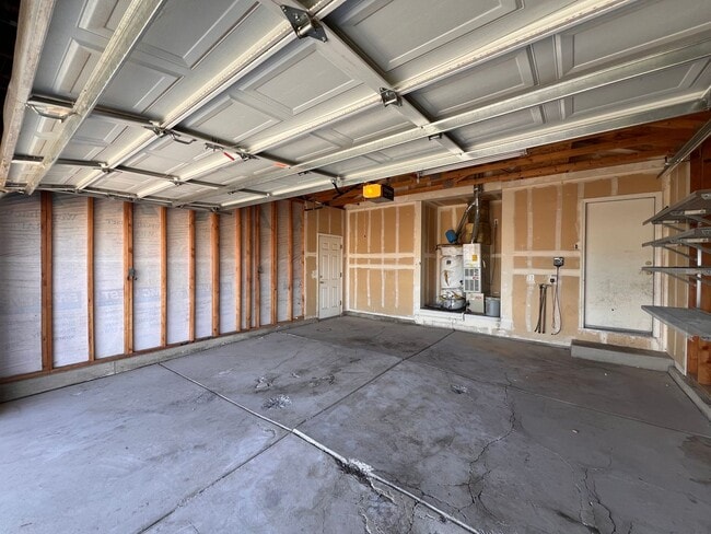 Building Photo - Cute 2 bedroom home located in Donner Trails!