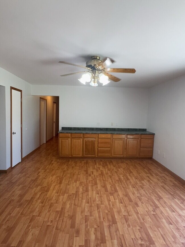 Building Photo - 94 Vandergrift Dr