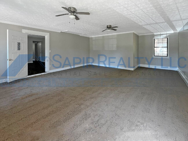 Building Photo - 106 Springwood Valley Rd