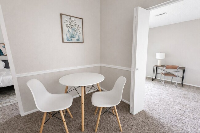 Building Photo - 505 N Rock Rd