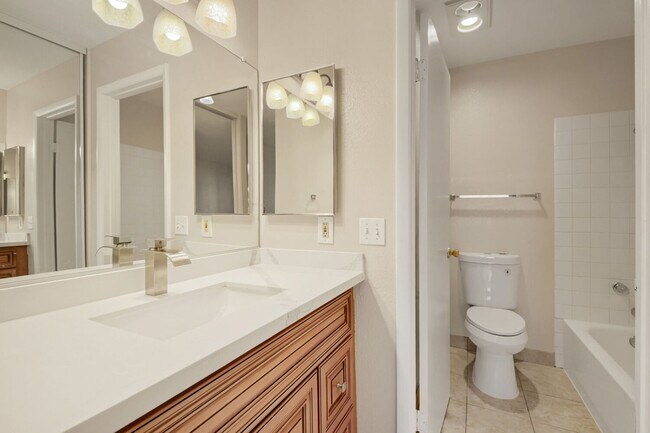 Building Photo - 4860 Nara Vista Way