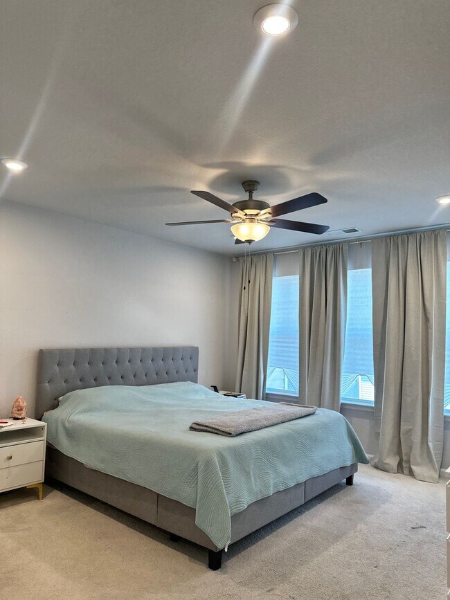 Building Photo - New construction 3 bedroom, 3.5 bathroom c...