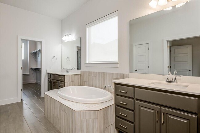Building Photo - 5417 Flowing Brk Cv