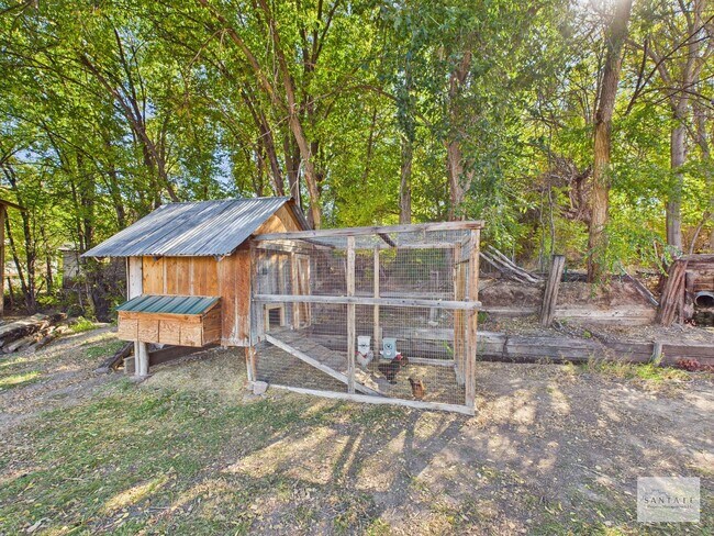 Building Photo - Single Family Home minutes from Los Alamos/Pojoaque