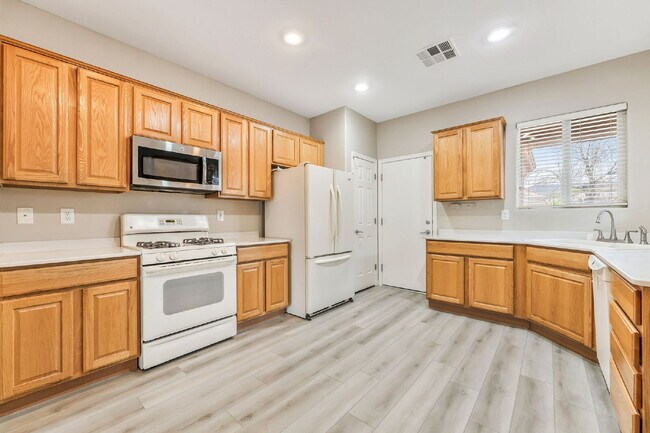 Building Photo - 55 and older Neighborhood in SOLERA DEL WEBB.  2 Bedroom, 2 bathroom